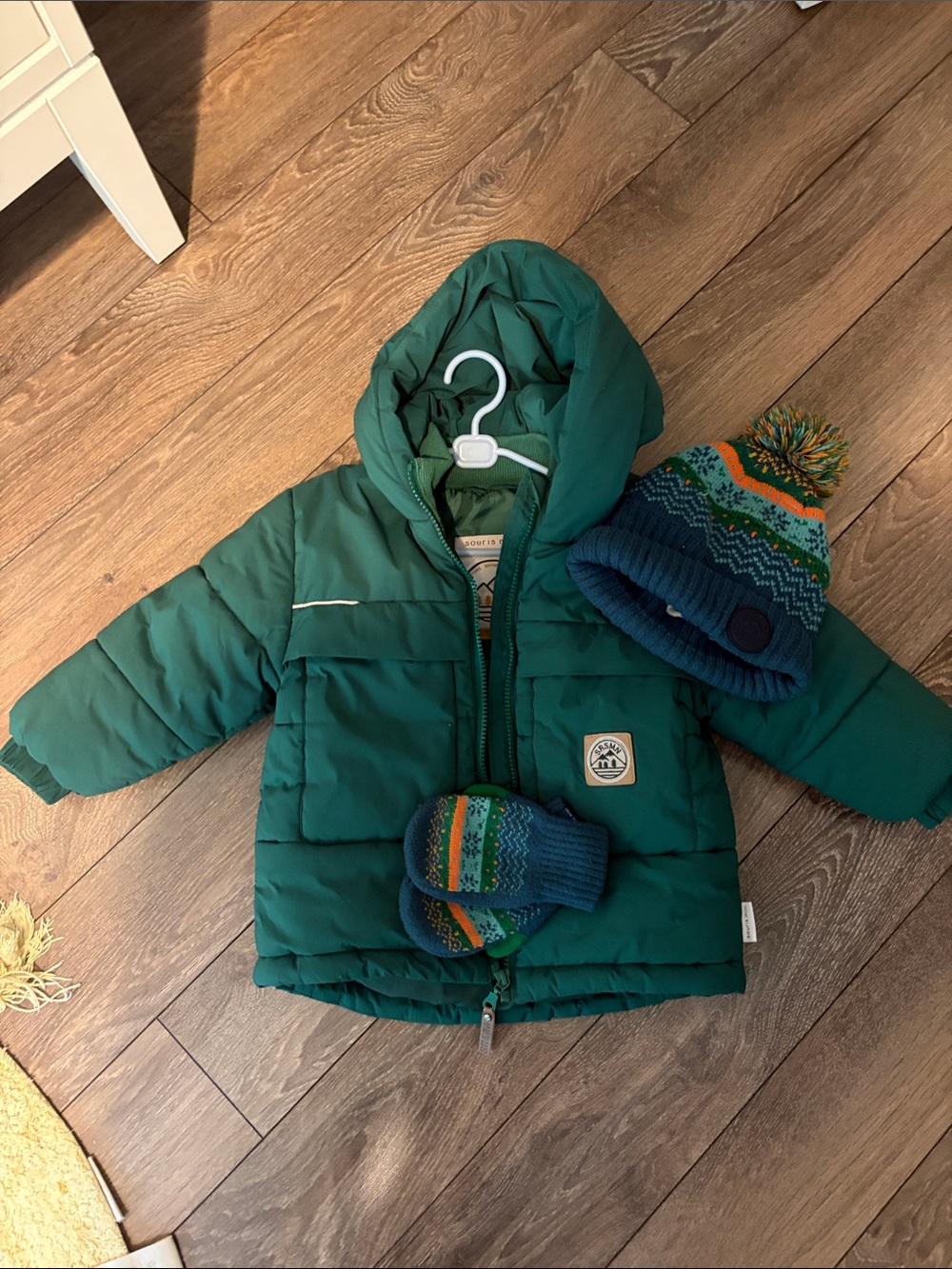 Kids Emerald Green Puffer Jacket 2-3 Twith Coordinating Knit Hat & Mittens